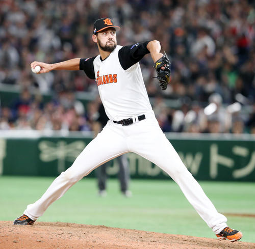第4回WBC2次ラウンド、オランダ対日本戦で登板するファンミル（2017年3月12日撮影）
