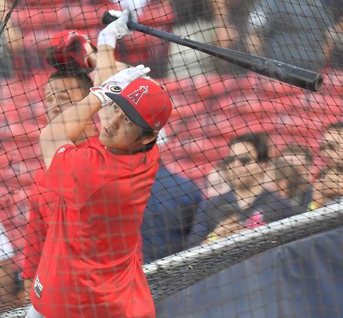 レッドソックス対エンゼルス　試合前、フリー打撃をするエンゼルス大谷（撮影・菅敏）