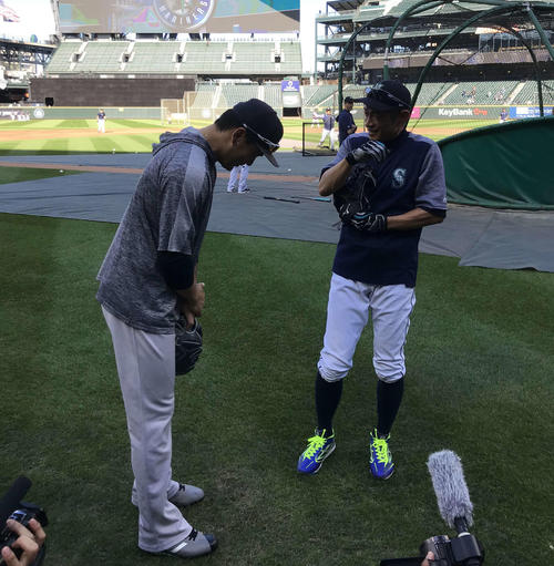 ヤンキース田中は、イチロー氏にあいさつ