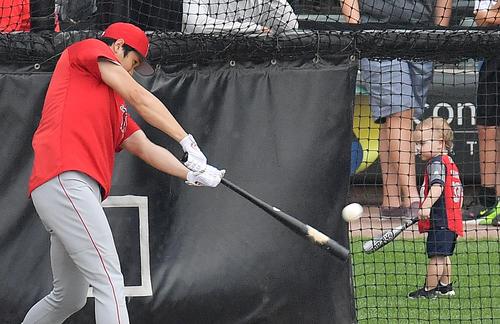 ホワイトソックス対エンゼルス　試合前、フリー打撃をするエンゼルス大谷（撮影・菅敏）