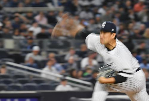 エンゼルス戦に先発し、力投するヤンキース田中（撮影・菅敏）