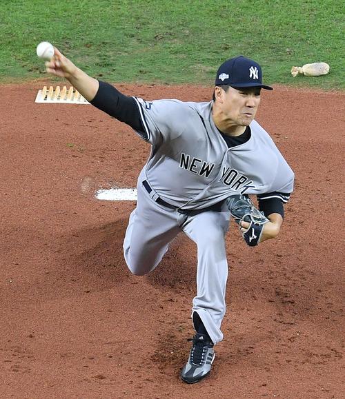 アストロズとのリーグ優勝決定シリーズの初戦に先発し、力投するヤンキース田中（撮影・菅敏）