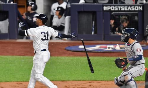 リーグ優勝決定シリーズ第5戦、1回裏ヤンキース1死二、三塁、右越えに3点本塁打を放つヤンキース・ヒックス（撮影・菅敏）
