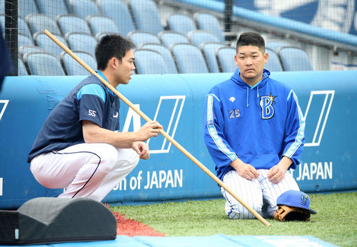秋山翔吾（左）と筒香嘉智（2019年6月8日撮影）