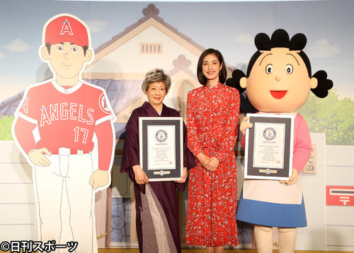 「サザエさんウイーク」発表会見に登場した、左からエンゼルス大谷翔平のキャラクター、加藤みどり、天海祐希、サザエさん
