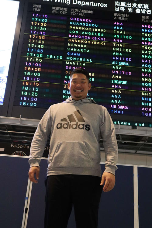 6日、成田空港から渡米した筒香