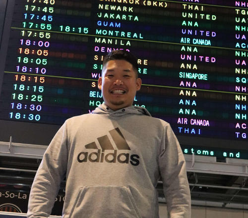 6日、成田空港から渡米した筒香