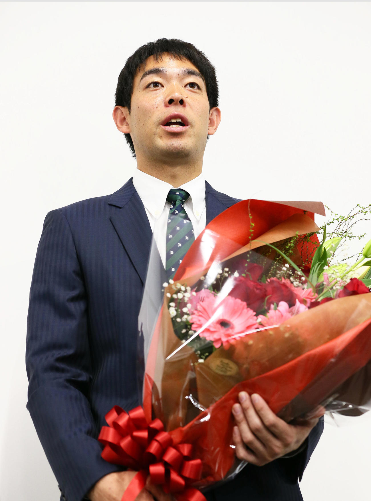 レッズ秋山は西武の事務所を訪れ球団への感謝を語った（撮影・足立雅史）