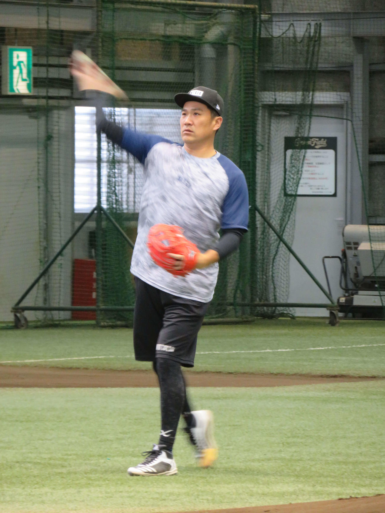 楽天生命パーク室内練習場でキャッチボールを行うヤンキース田中