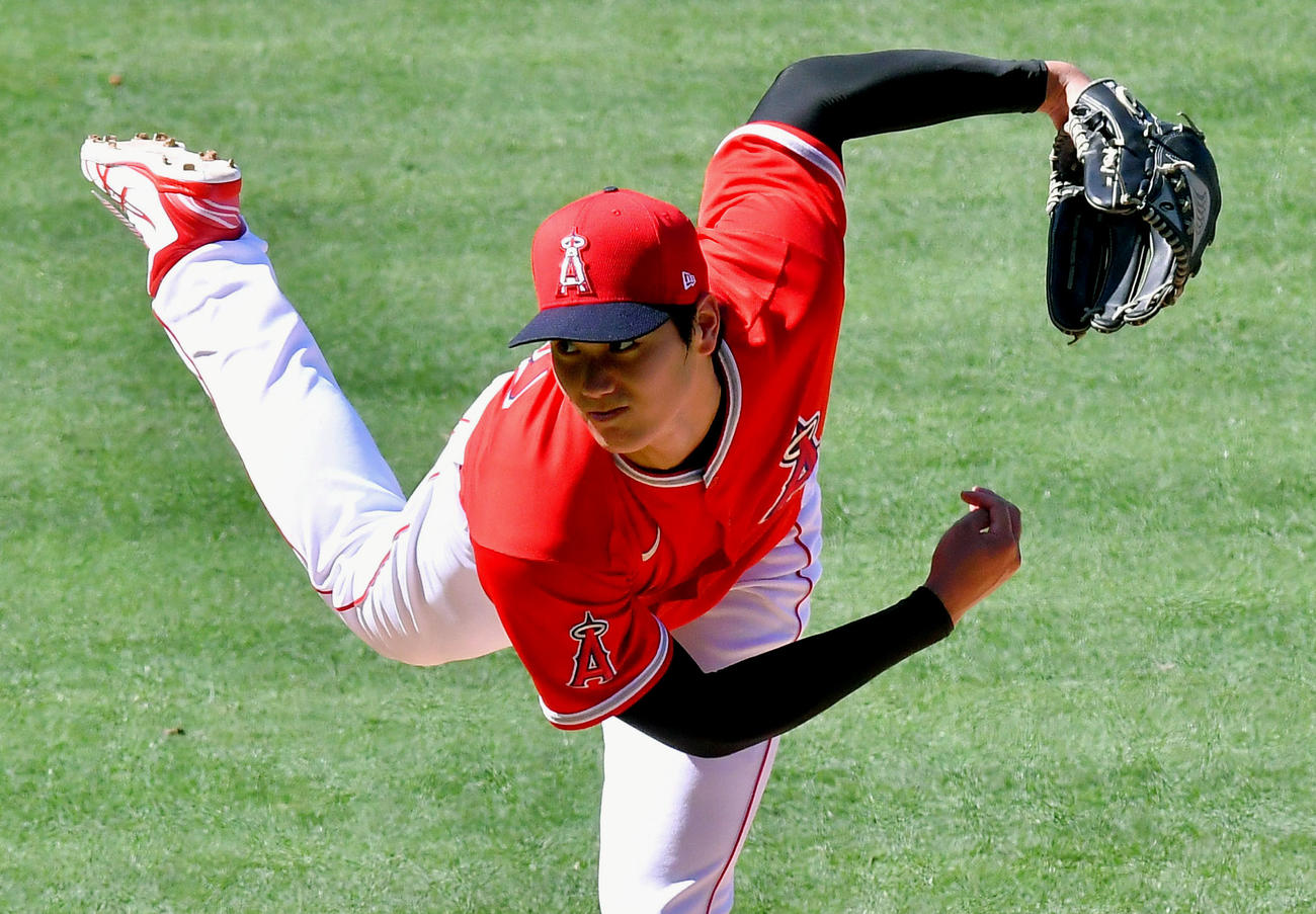 右肘手術を受けてから初の試合形式となる紅白戦に登板したエンゼルス大谷（共同）