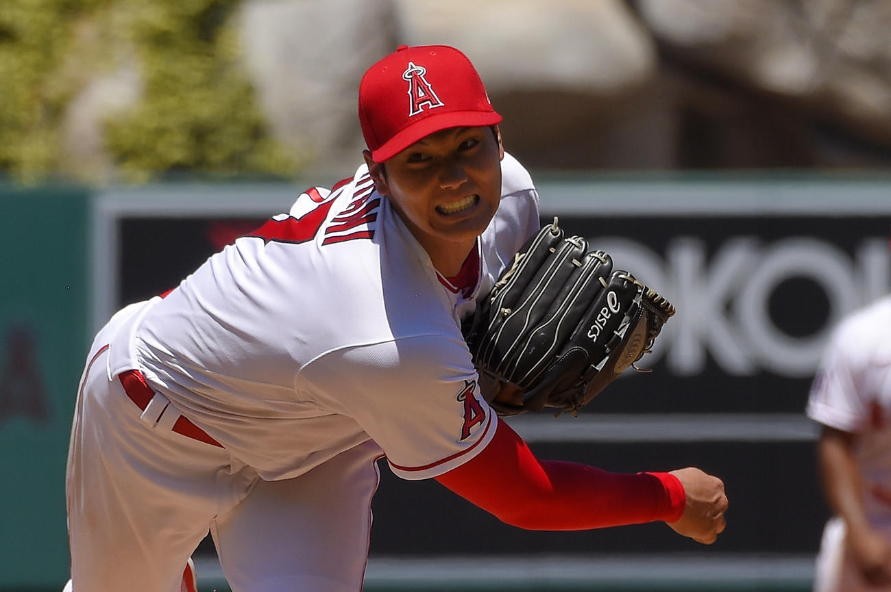 アストロズ戦で力投するエンゼルス大谷（AP）