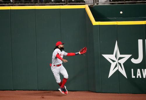 珍プレー起こる「4ベースエラー」／写真特集 - MLBライブ速報