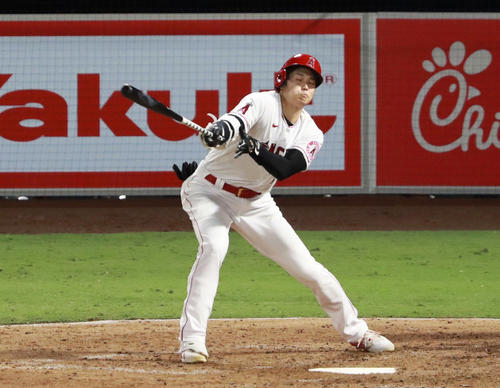 ドジャース戦の7回、二ゴロに倒れたエンゼルス大谷（共同）