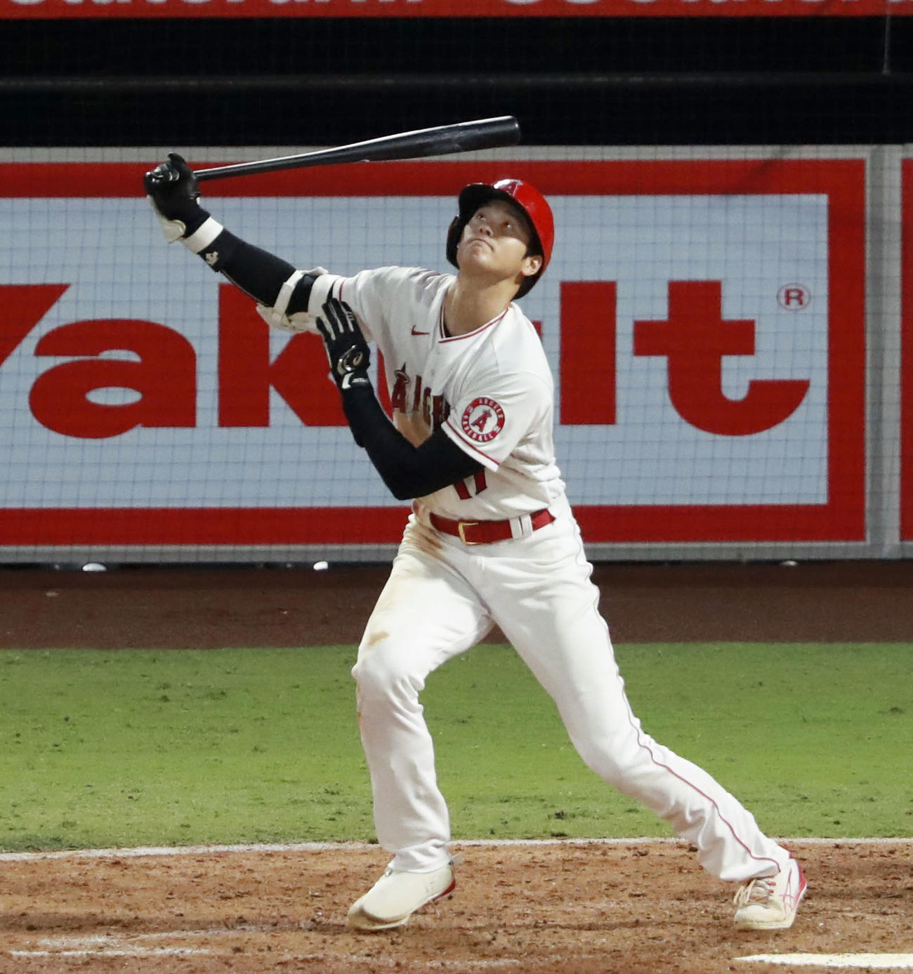 アストロズ戦の6回、満塁の好機に左飛に倒れたエンゼルス大谷（共同）