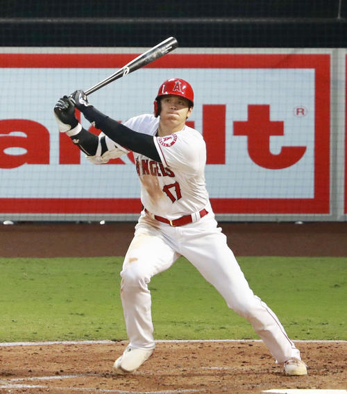 アストロズ戦の3回、左飛に倒れたエンゼルス大谷（共同）