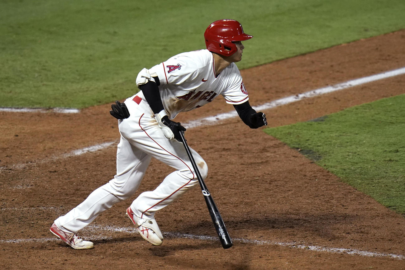 11回、右前にサヨナラ安打を放つ大谷（AP）