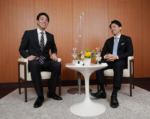 小泉進次郎氏「有志有道」秋山「努力に勝る天才なし」 - MLB : 日刊