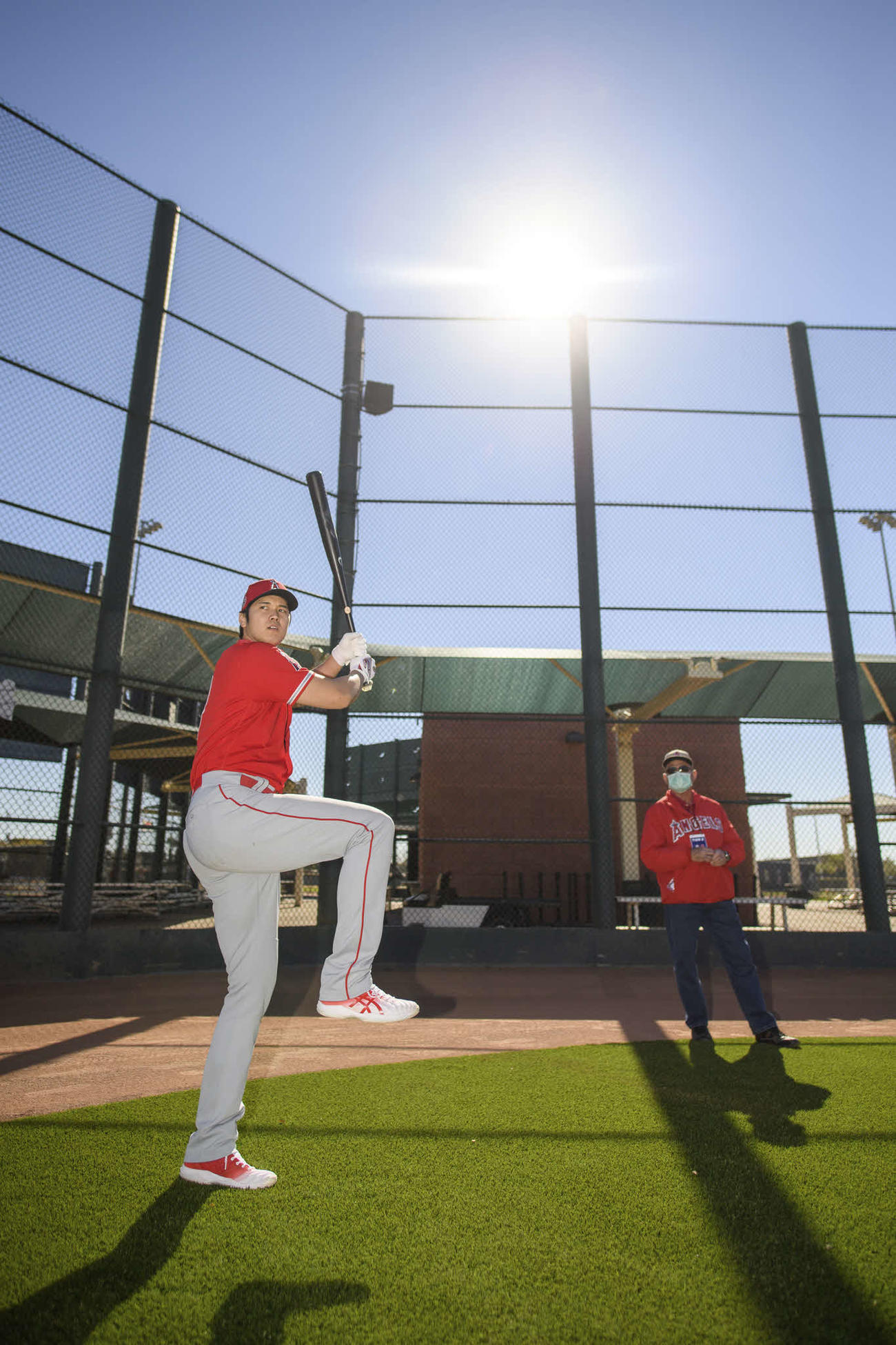 フリー打撃前、素振りをするエンゼルス大谷(Angels Baseball)