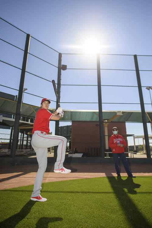 フリー打撃前、素振りをするエンゼルス大谷(Angels Baseball)