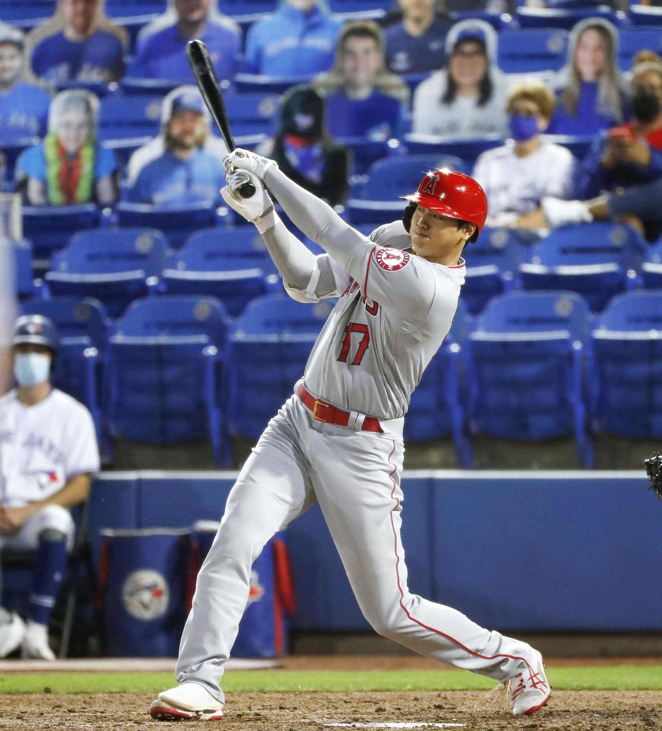 11回、一ゴロに倒れるエンゼルス大谷（共同）