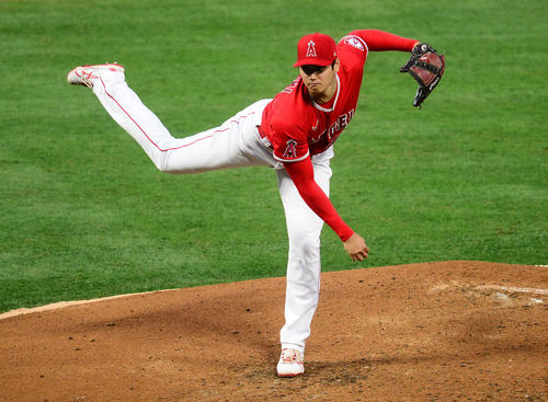 レンジャーズ戦で力投する大谷(ロイター)