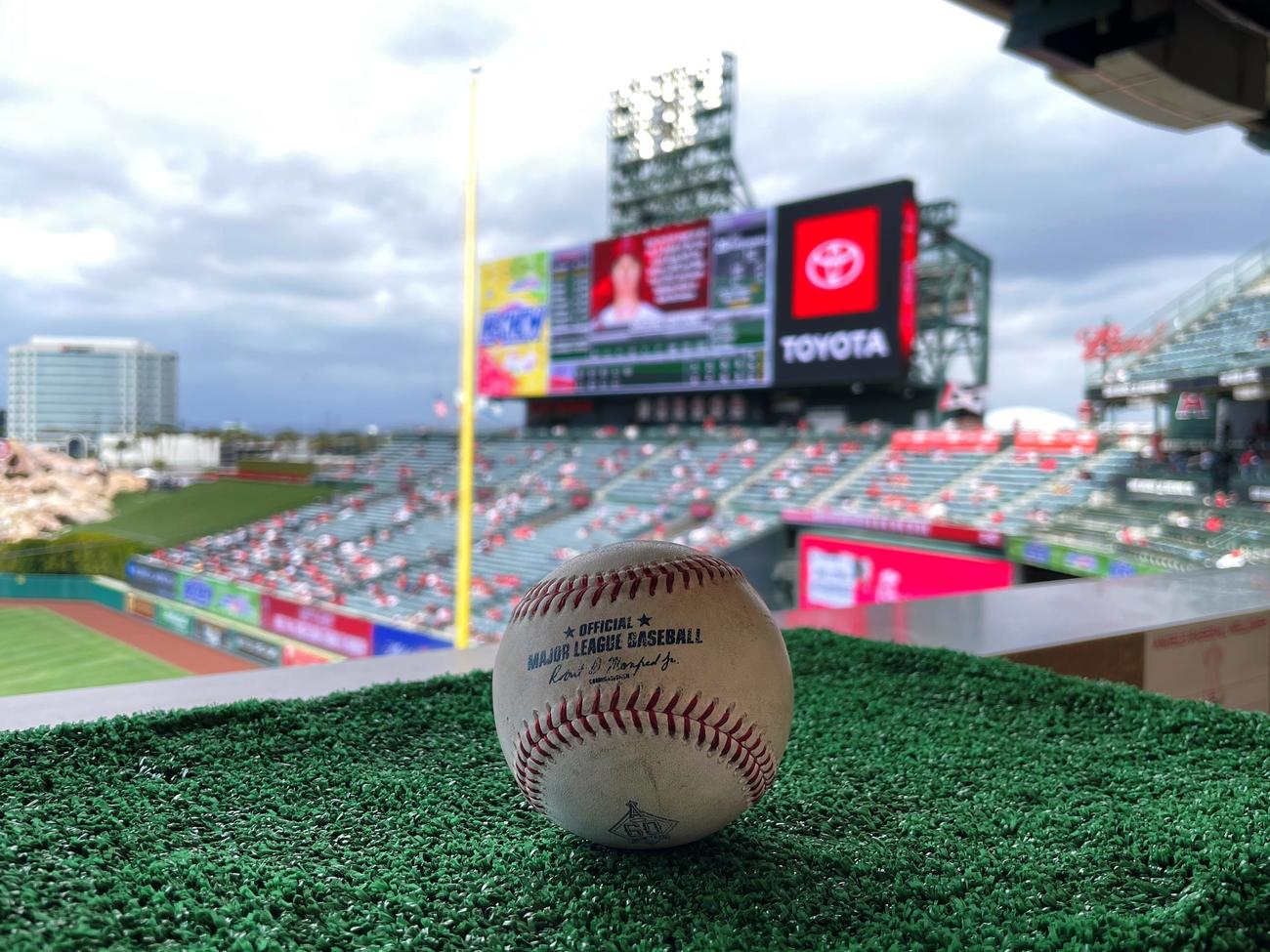 エンゼルス大谷が放った日米通算100号の記念ボール（Angels Baseball）