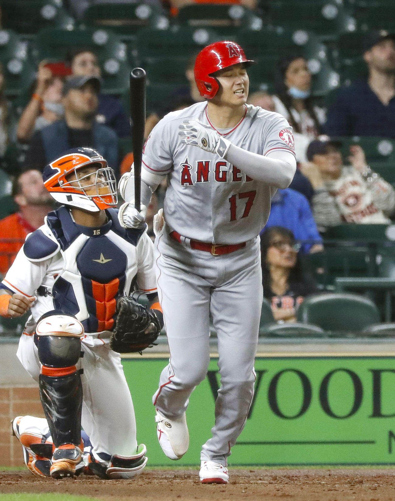 アストロズ戦の3回、中飛に倒れるエンゼルス大谷（共同）