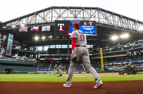 「2番投手」で出場の大谷がフィールド入り（ロイター）
