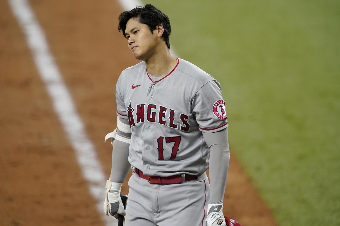 7回、三振に倒れた大谷（AP）
