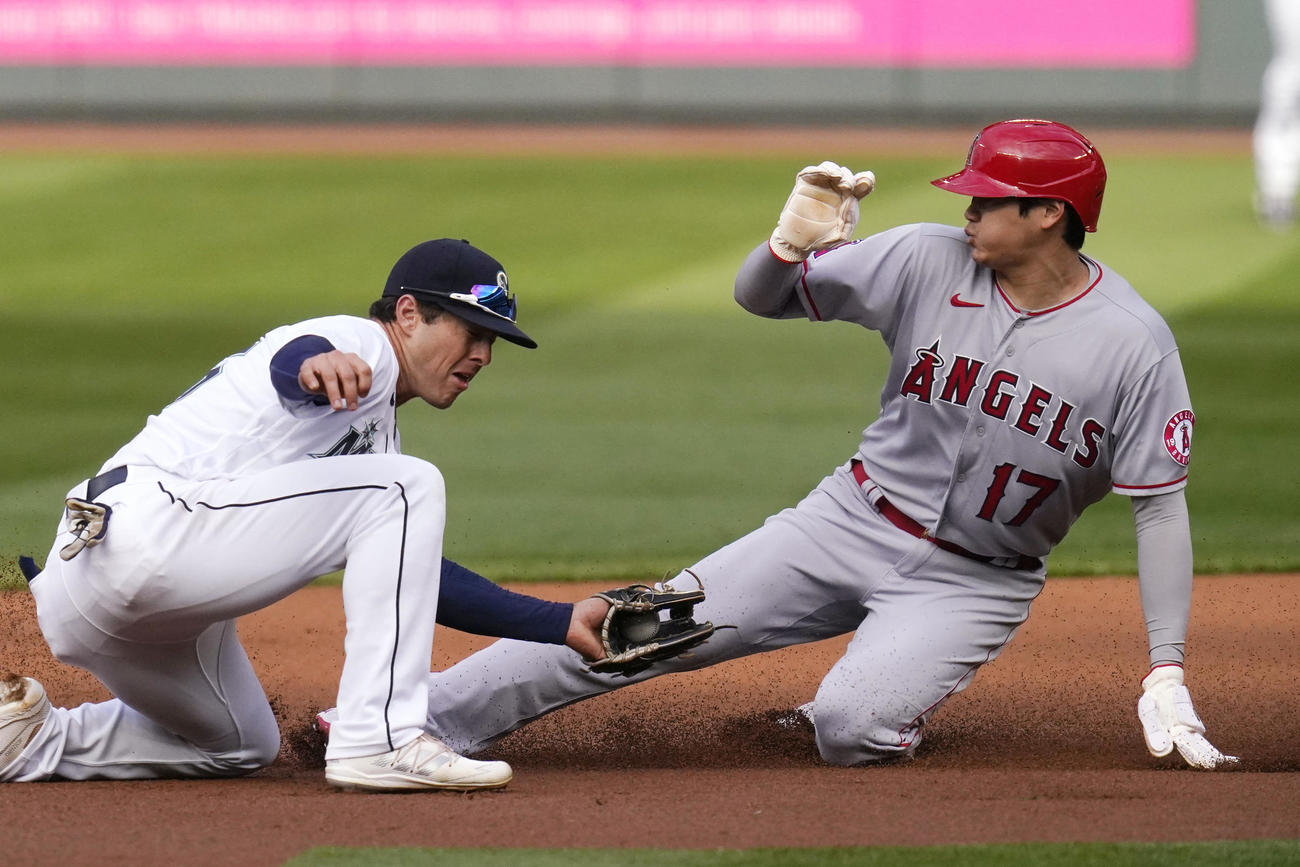 1回、二盗を決めた大谷（AP）