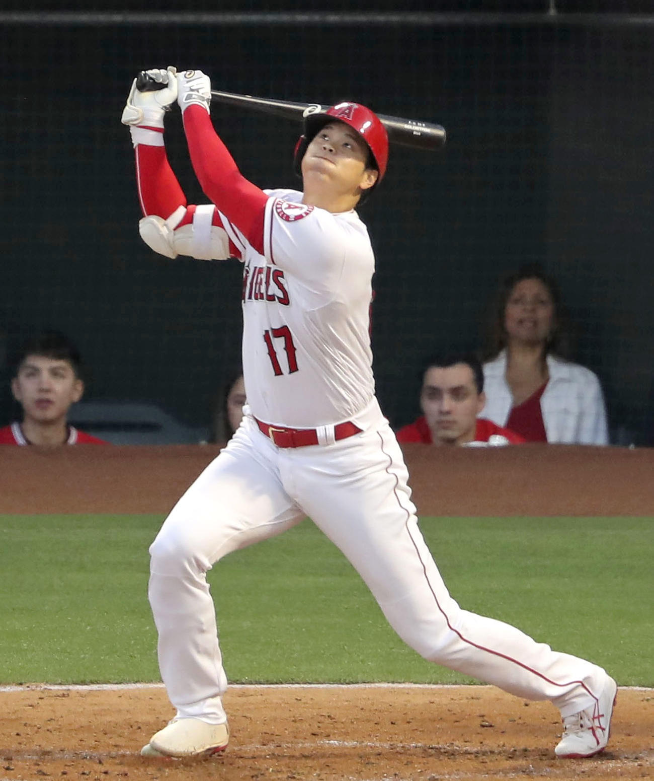 ドジャース戦の2回、中飛に倒れたエンゼルス大谷（共同）