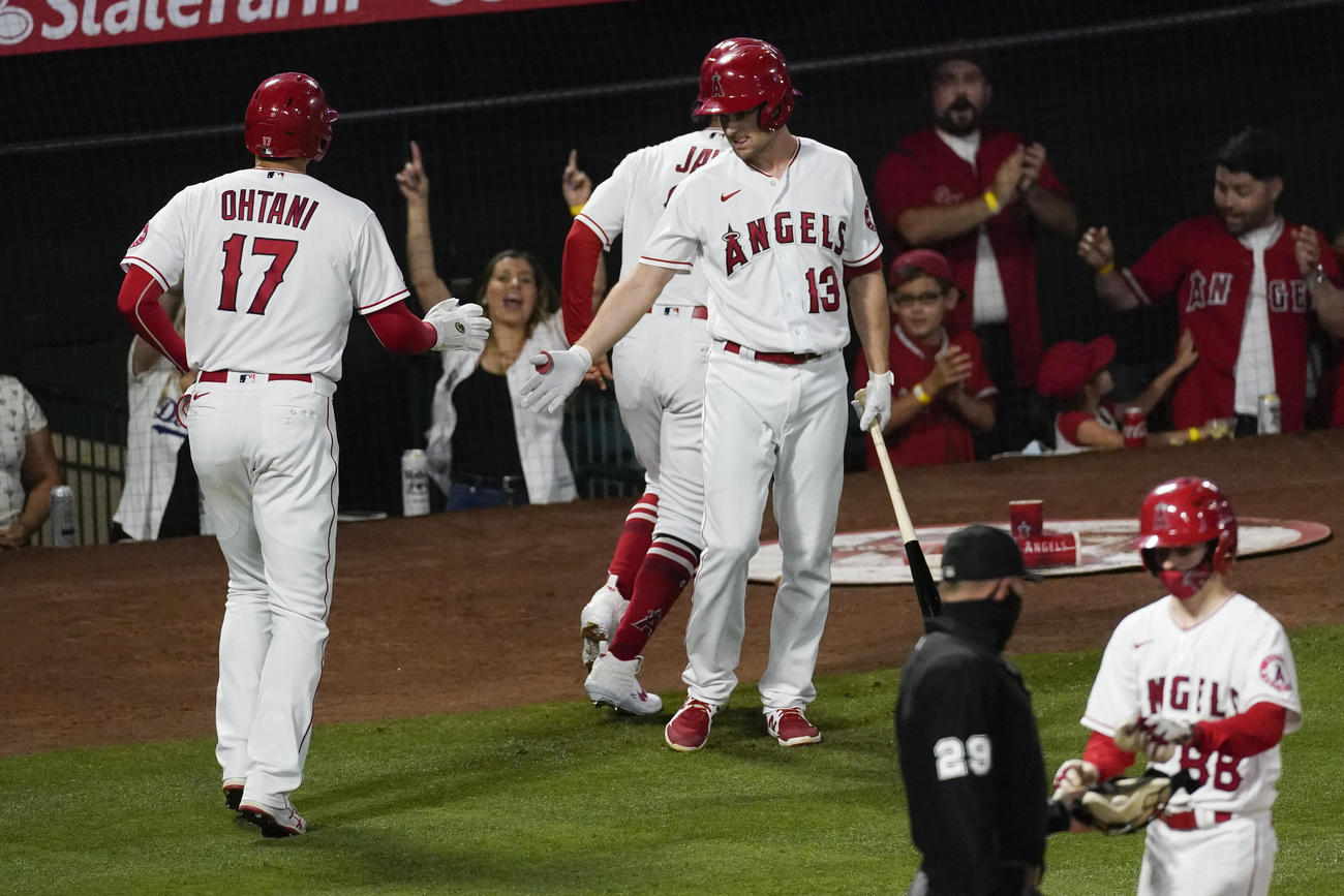 6回、生還した大谷（AP）