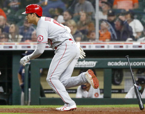 8回、二ゴロに倒れるエンゼルス大谷(共同)