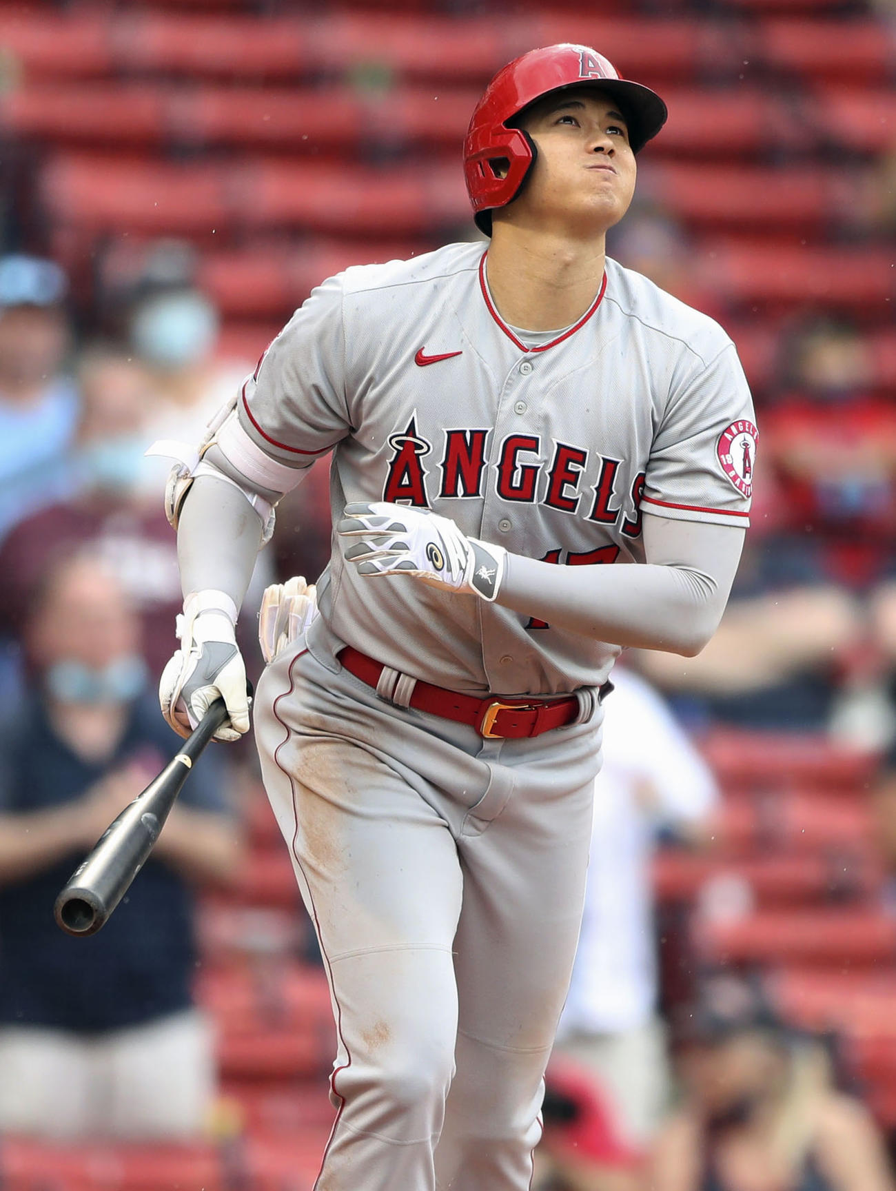 レッドソックス戦の9回、決勝の逆転2ランを放つエンゼルス大谷（MLB提供・ゲッティ＝共同）