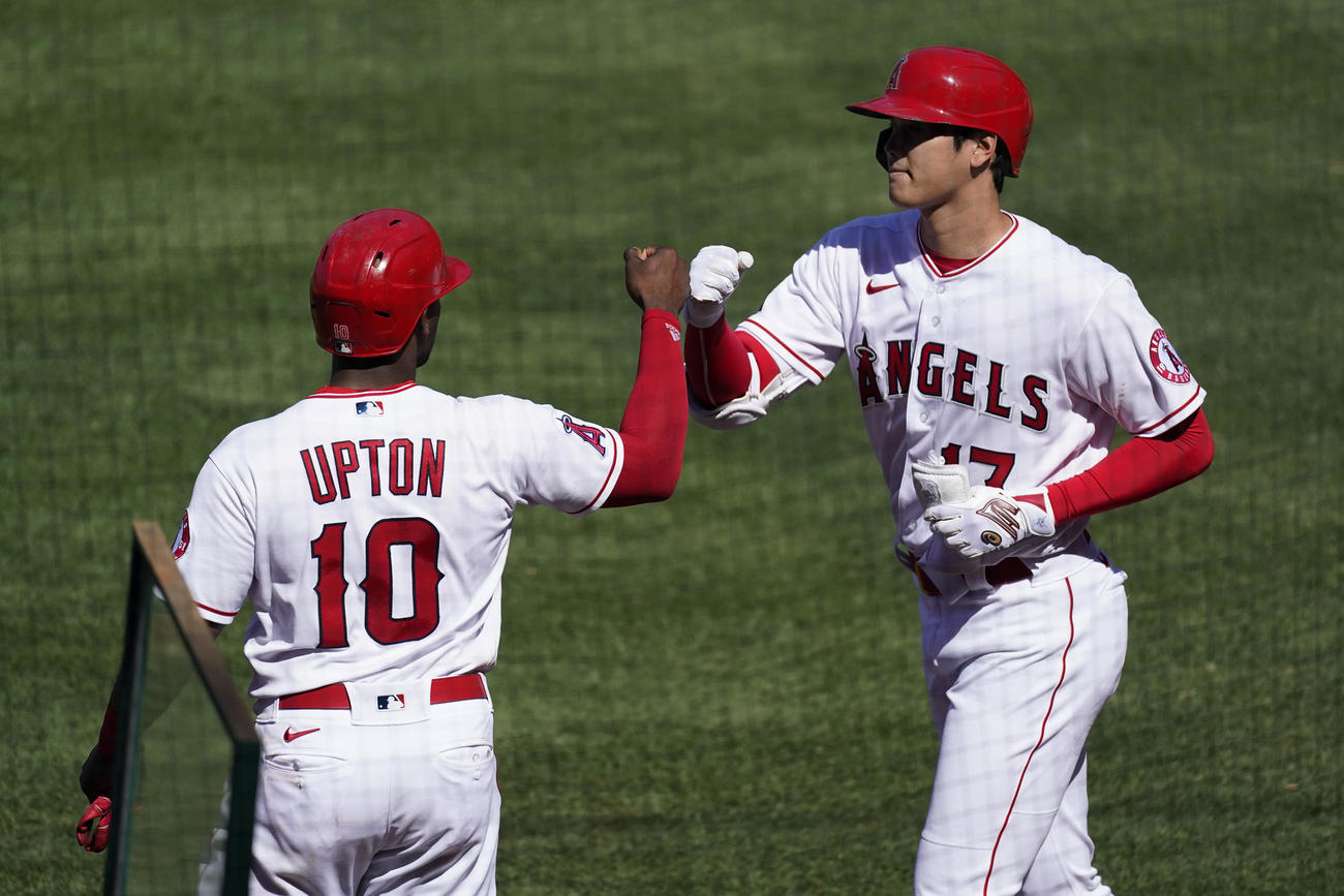 同点犠飛を放った大谷（AP）