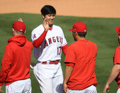 9－8で勝利し喜ぶ大谷（ロイター）