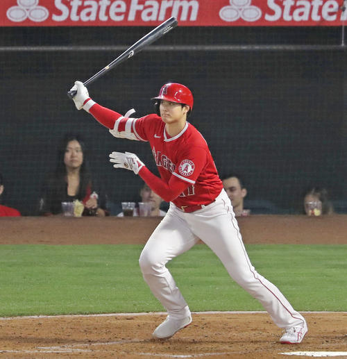 マリナーズ戦の5回、遊ゴロに倒れたエンゼルス大谷(共同)