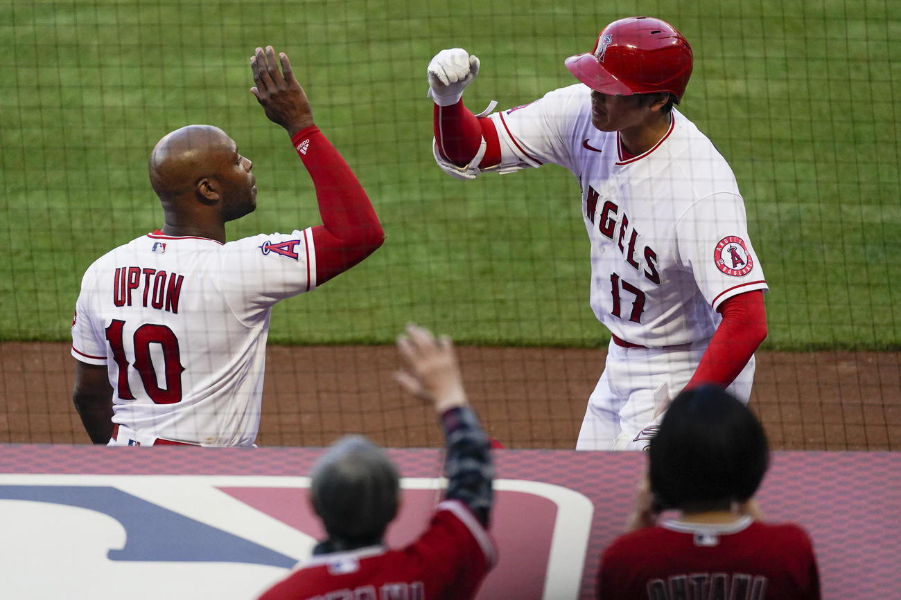 1回、先制の16号ソロを放った大谷（AP）