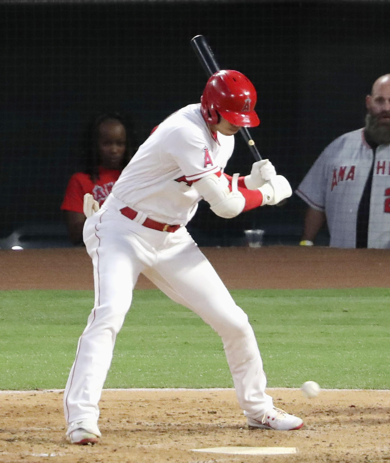 ロイヤルズ戦の5回、四球を選ぶエンゼルス大谷（共同）