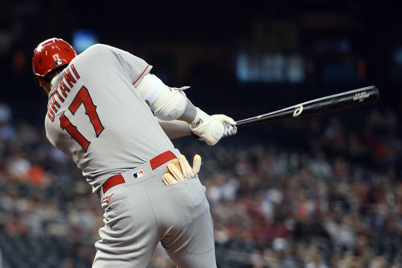 8回、代打で出場した大谷は右前安打を放つ（ロイター）