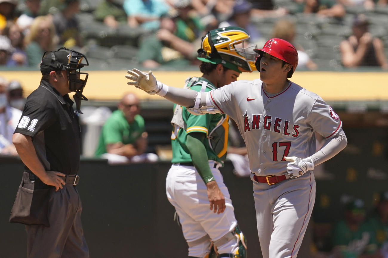 2回、19号ソロを放った大谷（AP）