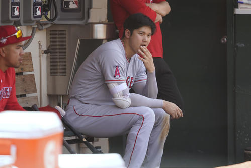 試合中、大谷はベンチで何を思う(AP)