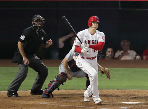 4回、一ゴロに倒れたエンゼルス大谷(共同)