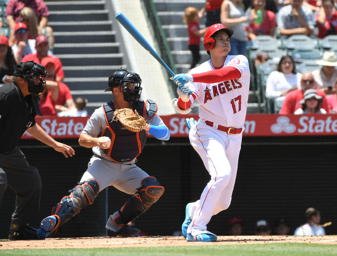 父の日で水色バットを使用。第1打席は空振り三振に倒れた大谷（ロイター）