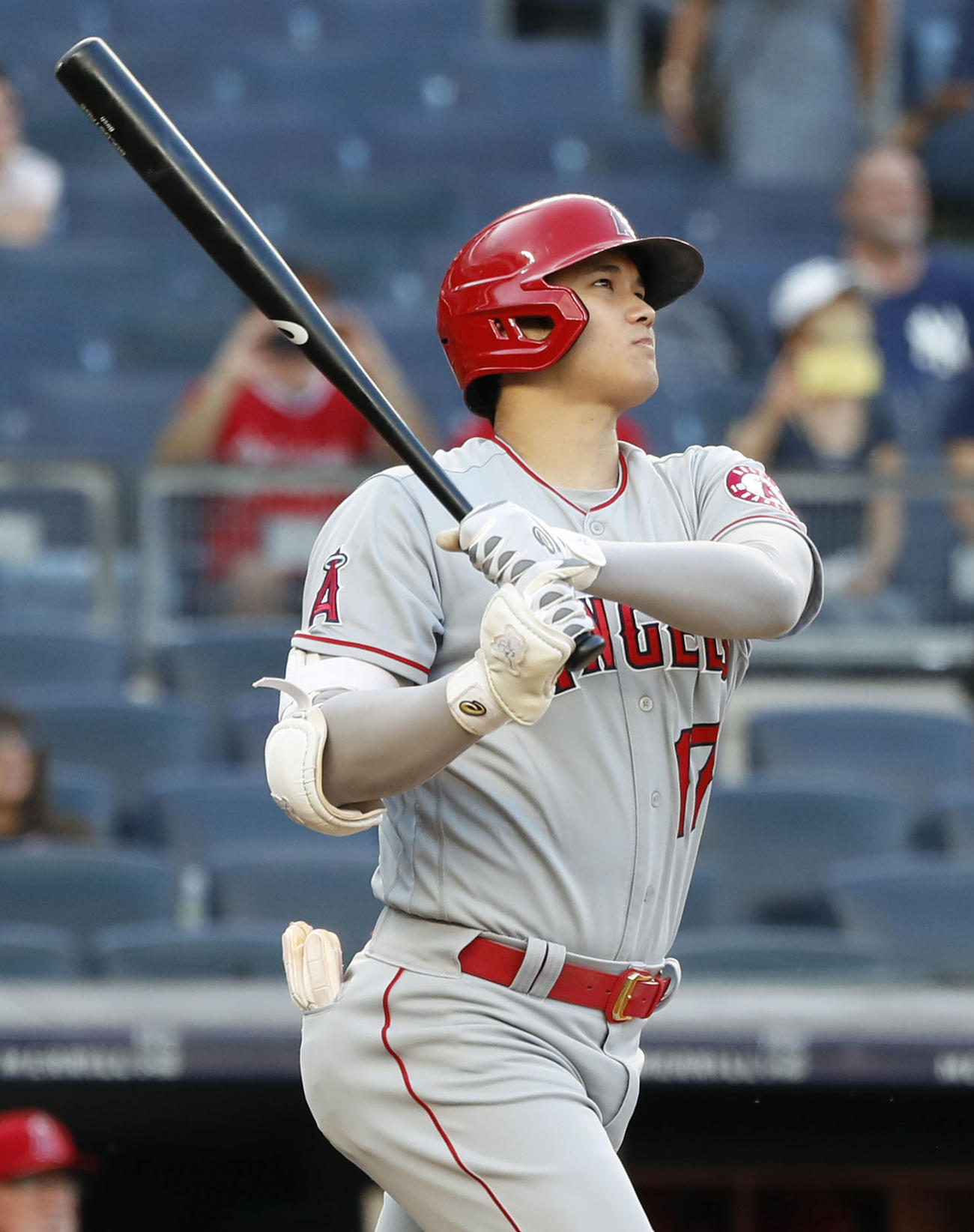 ヤンキース戦の1回、2試合連続本塁打となる先制の26号ソロを放つエンゼルス大谷（共同）