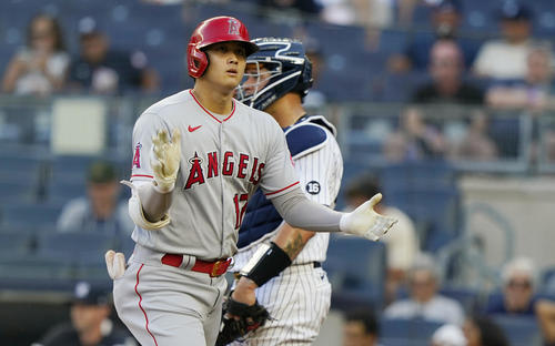 1回、26号を放った大谷（AP）