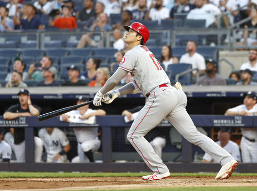 ヤンキース戦の3回、中飛に倒れたエンゼルス大谷（共同）