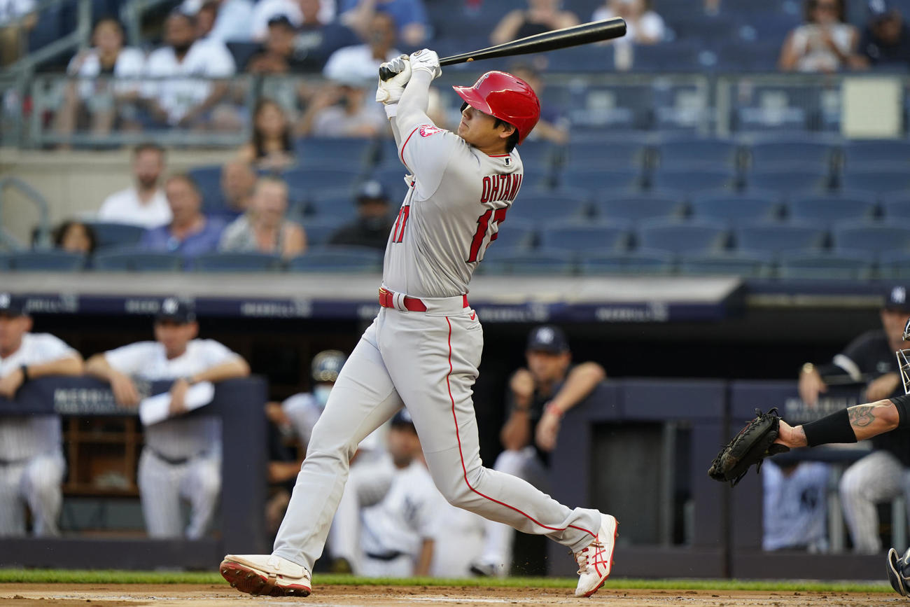 1回、26号先制ソロを放つ大谷（AP）