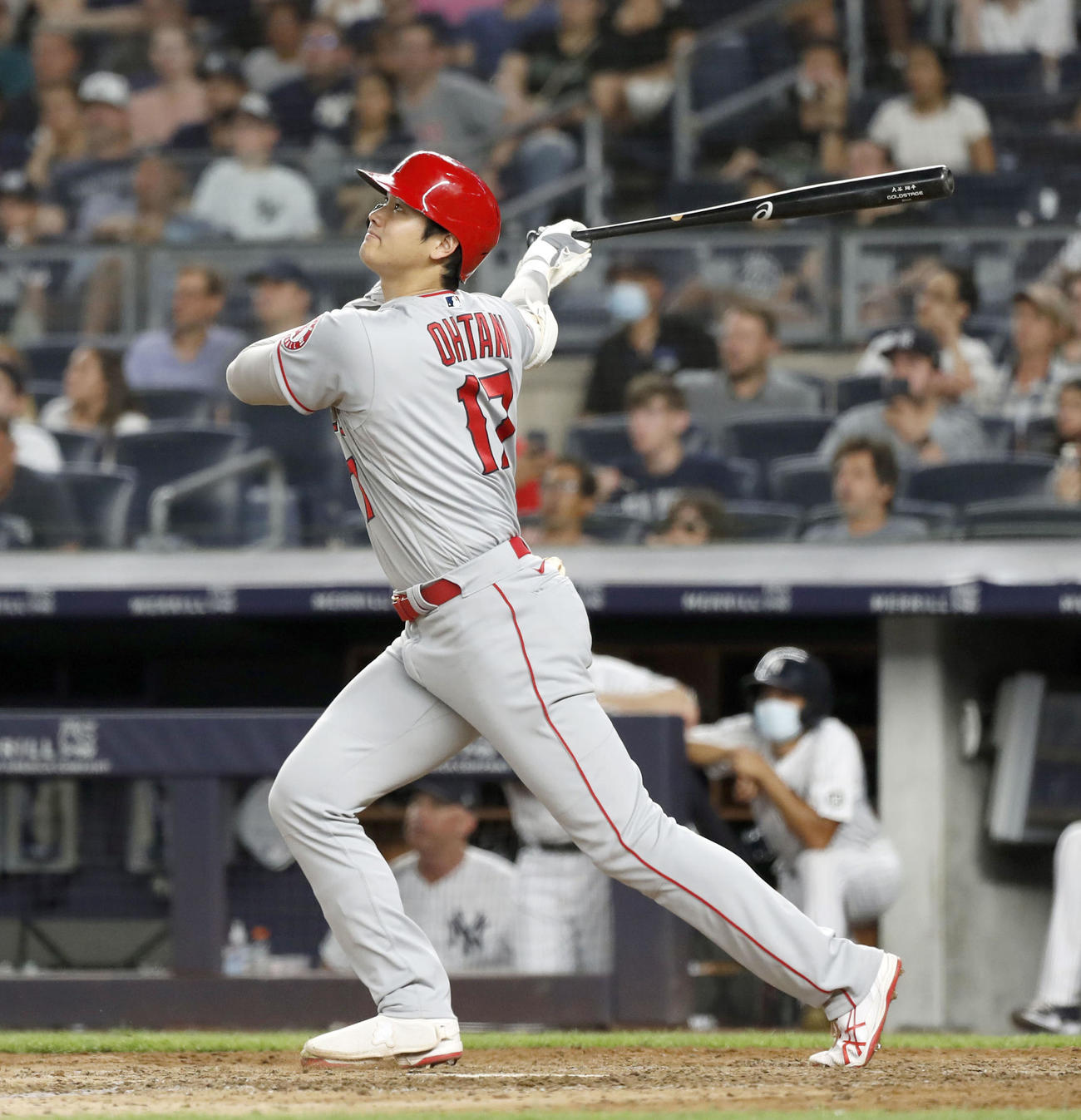 ヤンキース戦の7回、中飛に倒れるエンゼルス大谷（共同）
