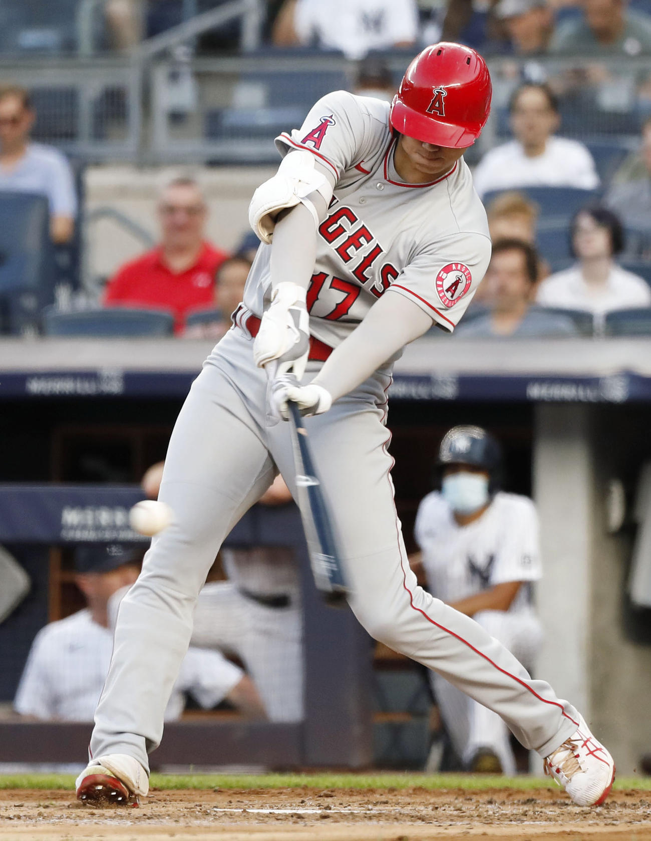ヤンキース戦の3回、3試合連続となる27号本塁打を放つエンゼルス大谷（共同）